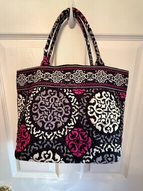 Vera Bradley tote bag is in the retired "Canterbury Magenta" pattern Winter 2013